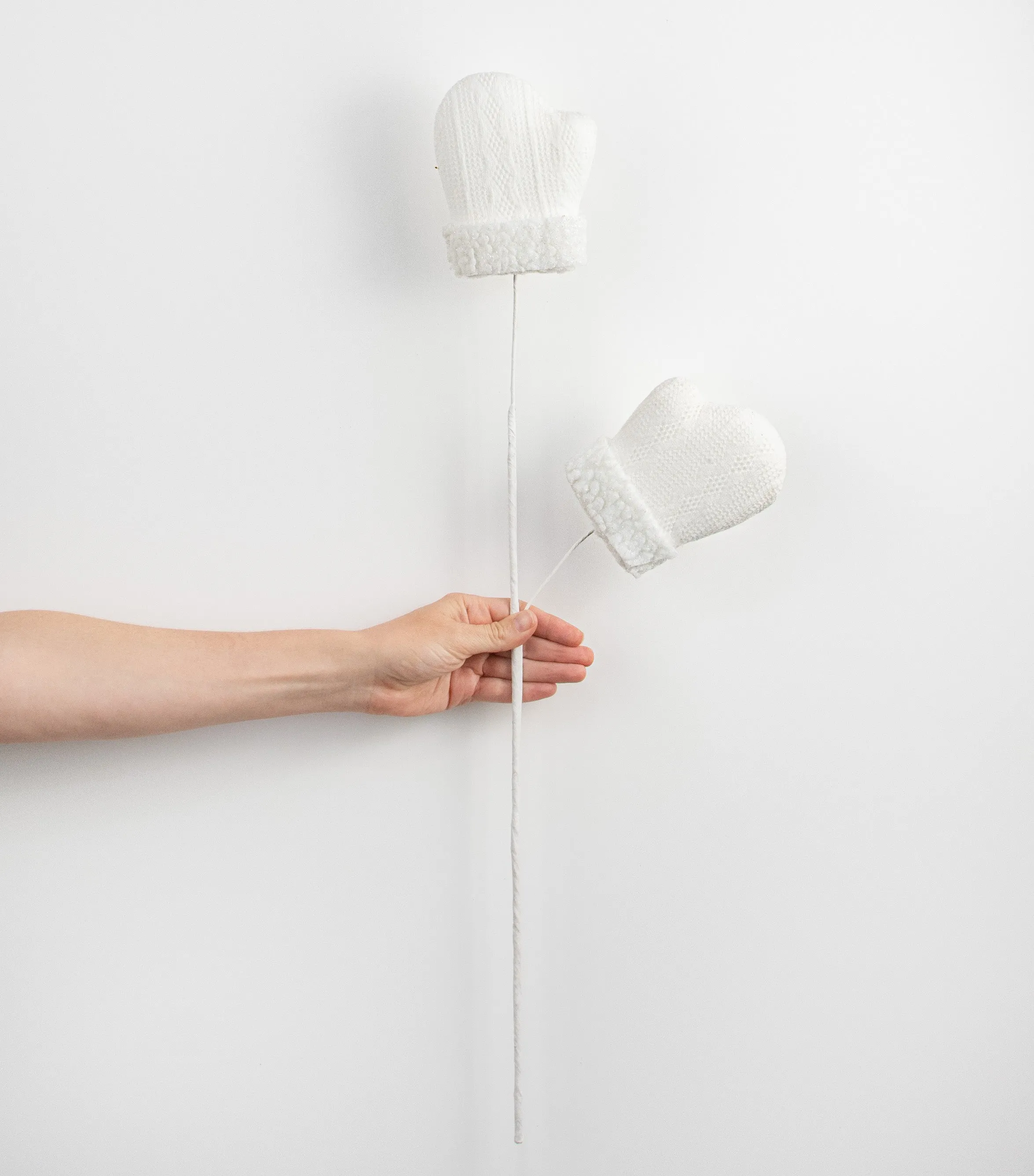 26" Cable Knit Mitten Spray: White