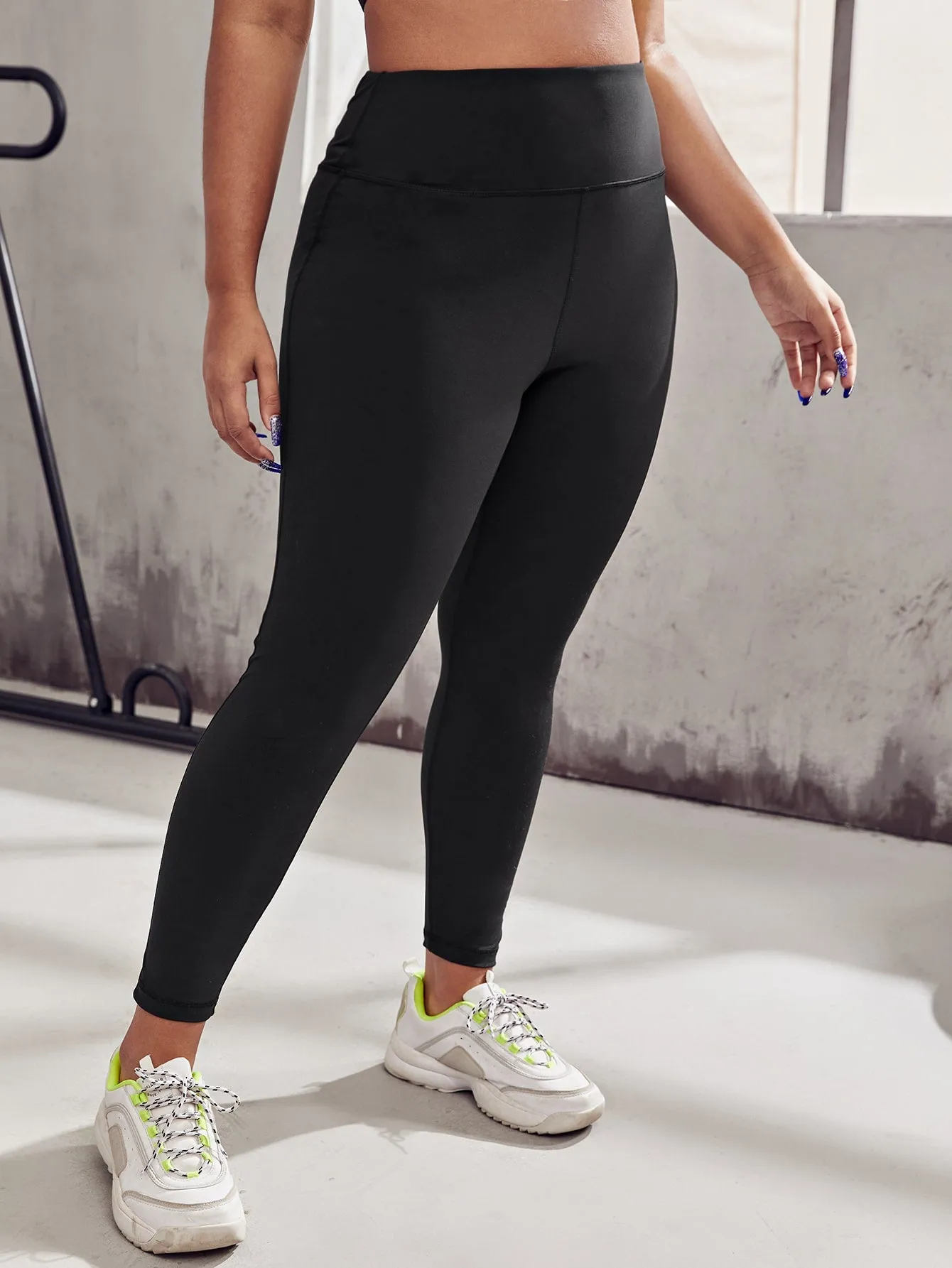 Plain Criss Cross High Waist Cropped Plus Size Sports Leggings & Pants
