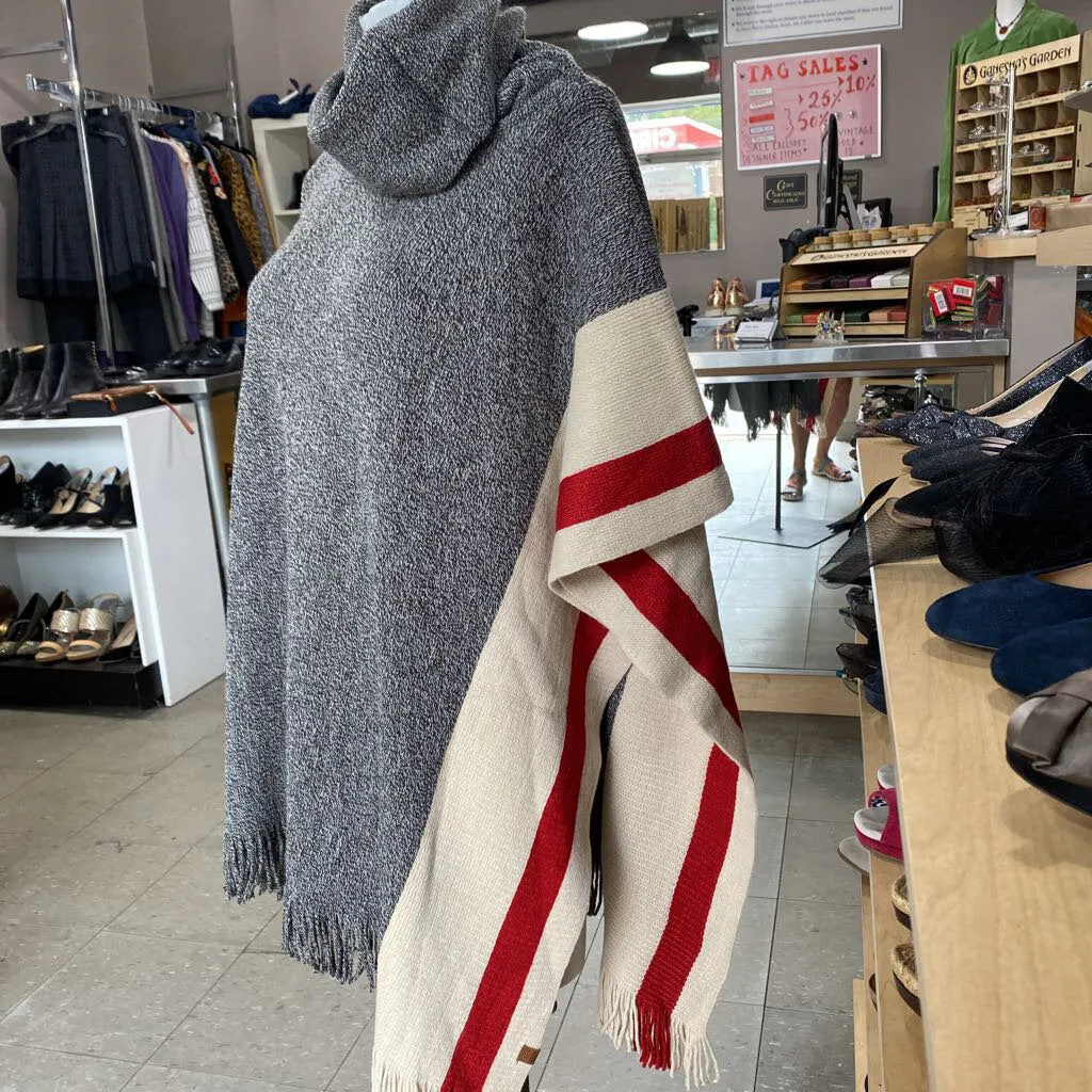 Roots Cabin Poncho NWT O/S